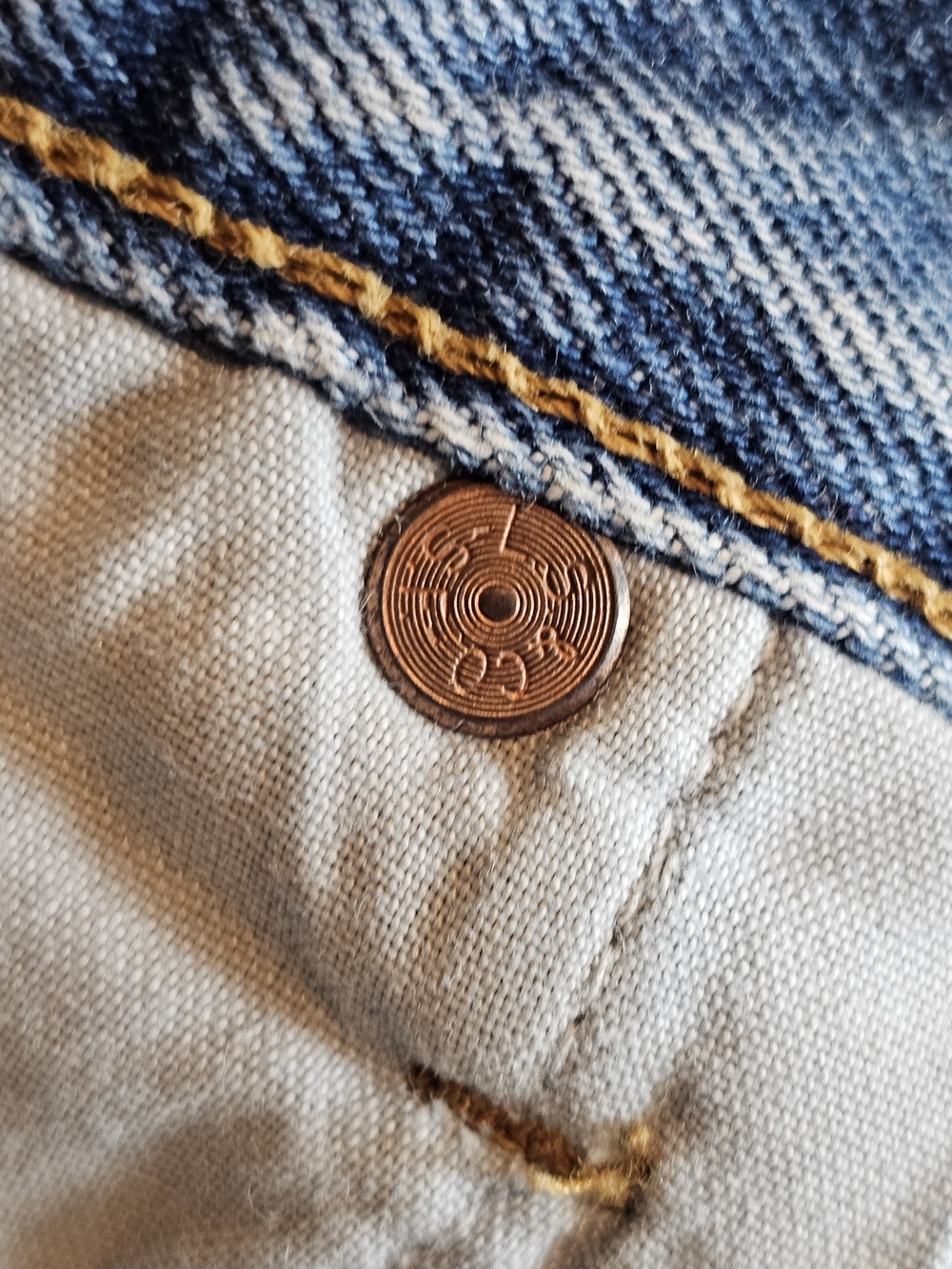 🔥Vintage Y2K Levi's 501 Jeans 32x33 Button Fly Made in Colombia 06/00 Tag 32x36 - Picture 4 of 16